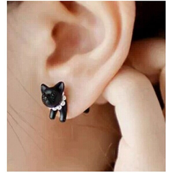 Cat wearing Pearls Stud Earring