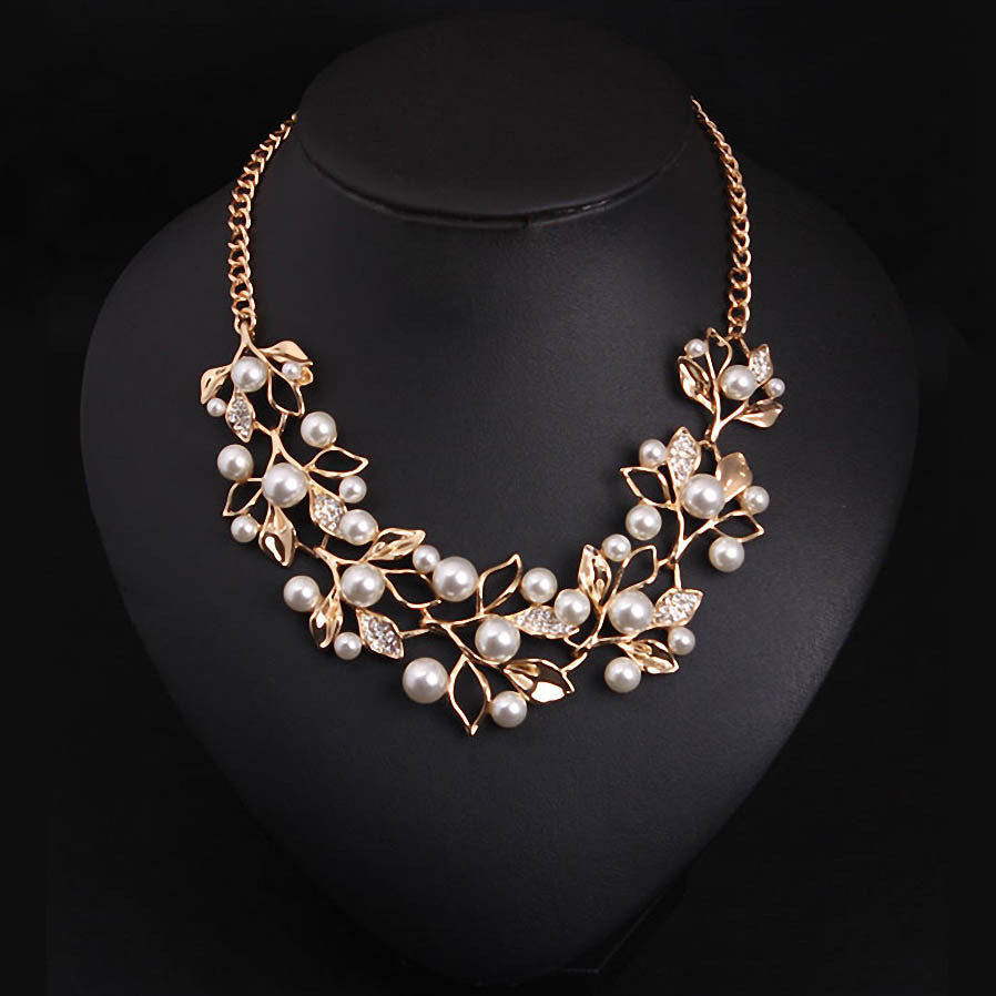 Faux pearl and leaves necklace