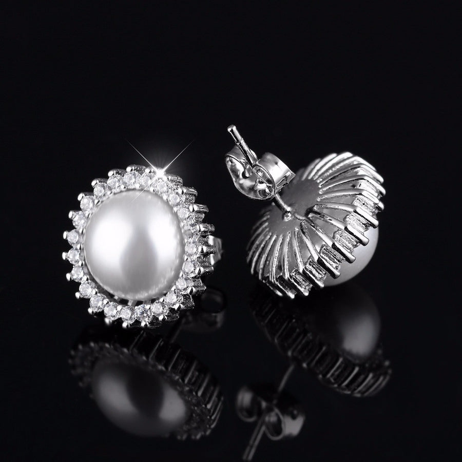 Pearl with stones earring