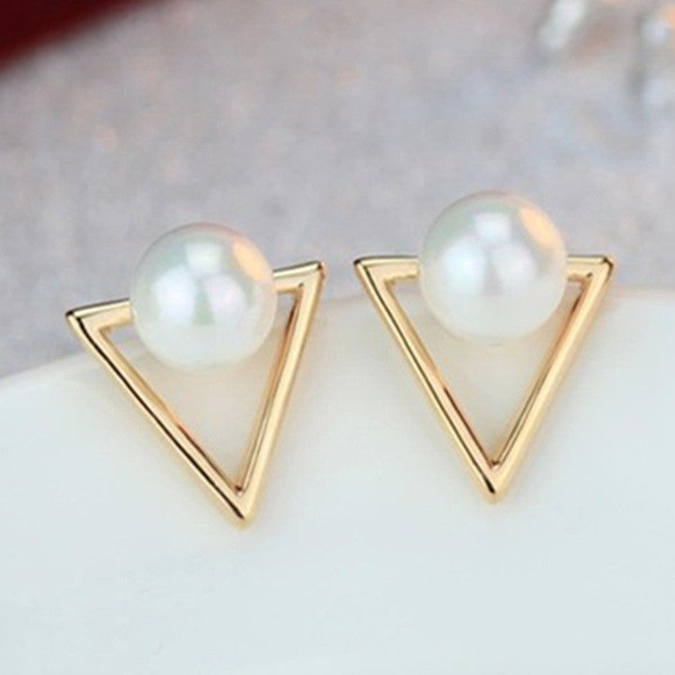 Triangle pearl stud earrings
